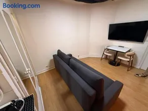 Classic Studio Retreat in Le Marais with Netflix - Image 4