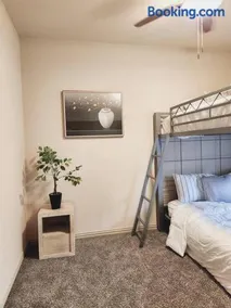 Townhouse near AT&T stadium, Six Flags & Epic Waterpark - Image 4