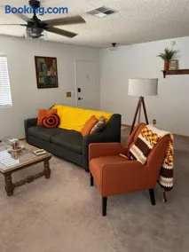 Quaint Vintage Ranch Style 4BedRoom 2Bath Sleeps 10 - Image 1