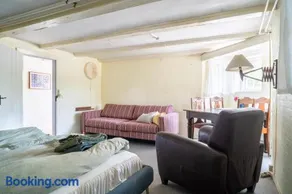 Rummeligt kælderværelse med egen indgang og privat terrasse nær Aarhus - Image 4