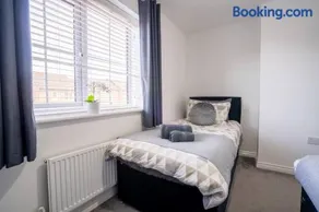 Butterfly Gardens 2 bed apartment sleep upto 4 - Image 2