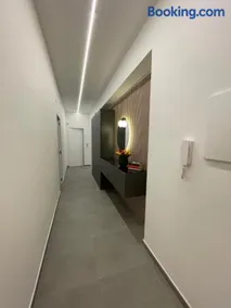 Moon Apartments A - Image 2