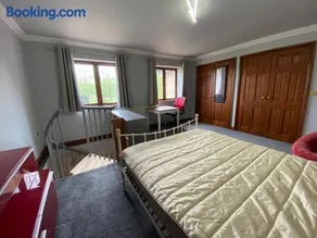 Host & Stay - Studley Knapp - Image 4