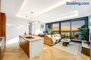 Highrise Luxury Penthouse with City Ocean Mountain View - Image 1