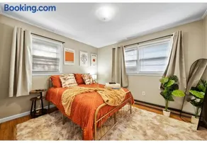 Family-Friendly Stay Near UGA - Massage Chairs, Theater Room - Image 3