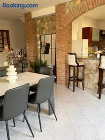 Lovely home 5 min walk to the beach, 3 bedrooms ample outdoor relax and WIFI - Image 1