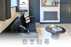 1 Bedroom Flat By Ankers Short Term Rental Agency Matlock Bath Near Matlock Shops & Park - Image 1