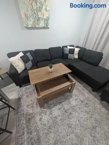 Bright 2BR Home Near Airport & Shops - Image 5
