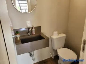 Excelente Sobrado Confortável no Centro de Tijucas Próximo as Praias - Image 2