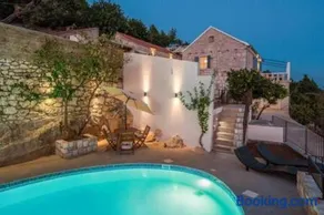 Old Tree Villa - Image 2