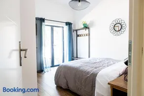 Chambre tropicale privée au coeur d'un village calme et proche du vignoble - Image 4
