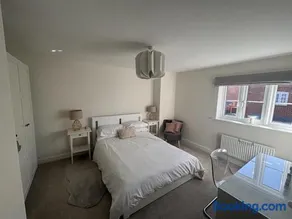 Entire home For Silverstone - Image 3