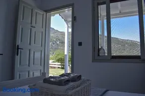 Kinira Beach Hotel - Image 4