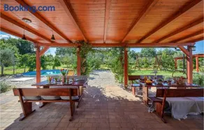 2 Bedroom Awesome Home In Pula - Image 4