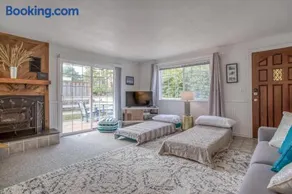 Manzanita Charm MCA 125 - Meredith Lodging - Image 4