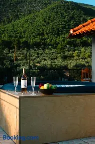 Villarose Suite HotTub SunsetView - Image 4
