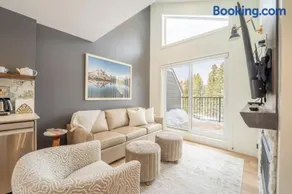 Summit View Penthouse in Downtown Canmore at Brookside Lane - Image 1