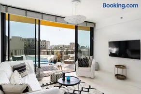Mamad Bright Condo Pool & Unique View By Feelhome - Image 1
