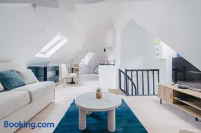 Le Bleu Urbain Logement Chic en Centre-Ville - Image 1
