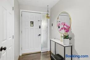 Stay in the heart of Medford - Image 3