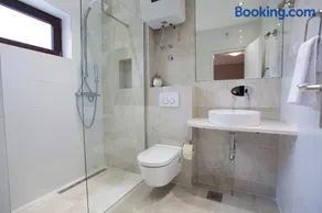 Villa Makarana Apartments - Image 4
