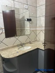 Apartamento no Centro Próximo à Padaria, Farmácia e Mercado - Image 3