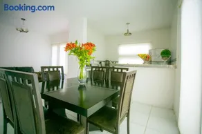 Casa moderna en segura Residencial Hacienda Chetumal - Image 1