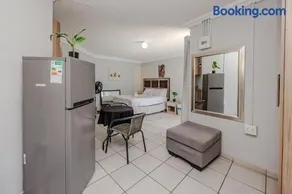 Phindulo Bed and Breakfast - No Loadshedding, Smart TVs & unlimited free fibre wifi - Image 3