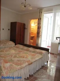 Central Guesthouse - Image 2