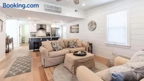 Little Cottage On Lafayette - Image 3
