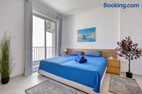 Gzira Penthouse 2BR Peaceful Balcony - Image 3