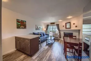 RRC A108 Cozy Comal River Haus - Image 4