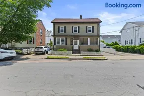 Cozy&Spacious 6Br home in Newton - Image 1