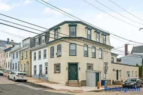 Large Bi-level Apartment in Heart of Manayunk - Image 1