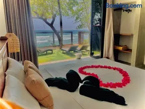 Bloom Beach Villa - Image 4