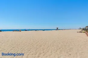 Upper Level Beach Retreat - Image 2