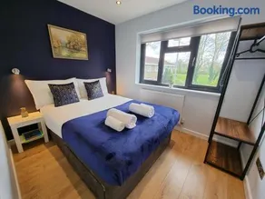 Crown Meadow - 4 Bedroom House - Heathrow - ExcellentStays - Image 4