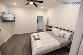 4 Min to Downtown - 10 Min to Elon - Washer and Dryer - Image 2