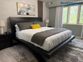 Minimum 30 day stay-Peaceful 2 Bedroom Condo King Suite, Pond View & Vaulted Ceilings - Image 4