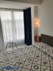 Rez de jardin 5 pers avec piscine, vue directe sur la plage à 40 m - Image 4