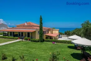 Amboula Beach Apartments - Image 1