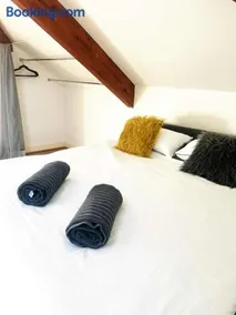 Stylish modern town-centre house, walk to station, Ideal for professionals & short stays - Image 4