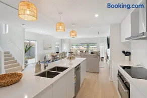 Summervale House - Image 3