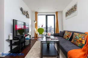 Stevenage - 2 Bedroom Apartment, Free Wifi & Balcony Upto 5 guests - Image 1