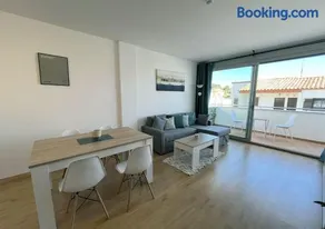 2-bedroom brand new apartment steps from the beach - Image 4