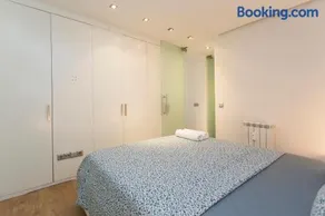 Modern Apartment in the City Center - Image 3