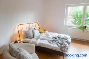 Große 3 Zimmer Wohnung mit Netflix in zentraler Lage - Image 1