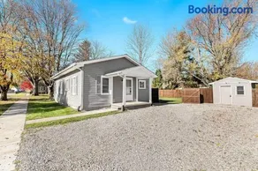 New! Warm & Cozy 3BR w/ Hot Tub, Firepit & BBQ! - Image 4