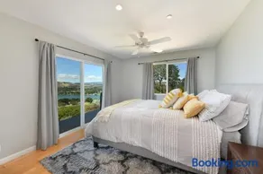 Vineyard Setting With 180 Panoramic Lake Views - Image 3