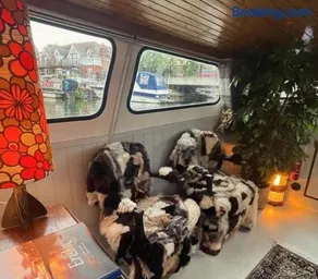 Stunning Classic Dutch Barge near Henley & Marlow - Image 2